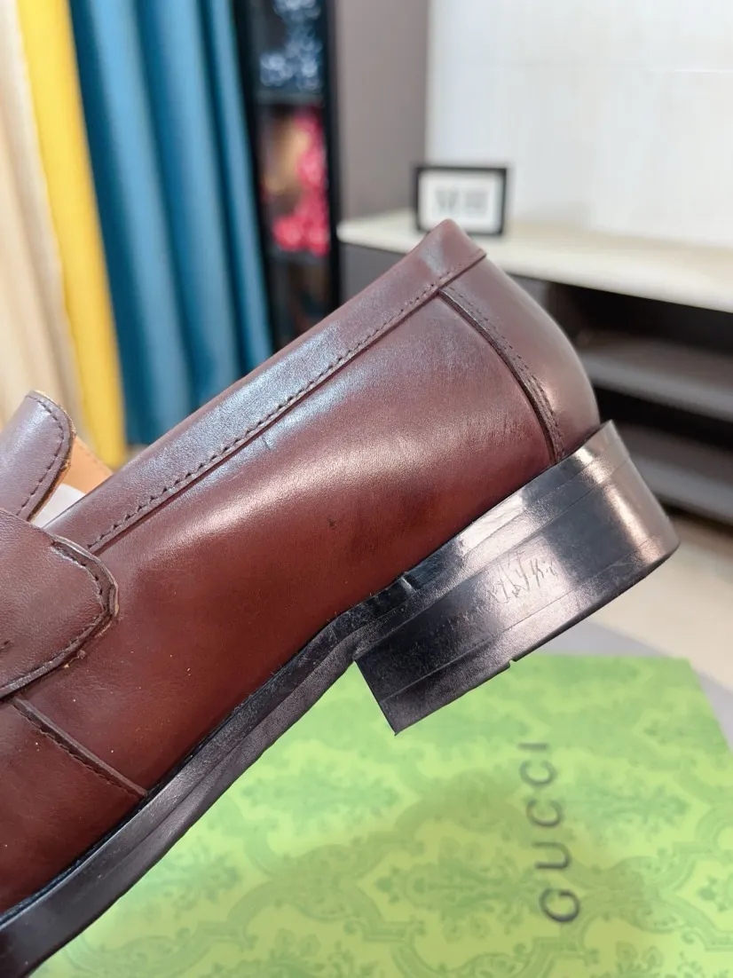 Factory price 500🌹🌹 [GUCCI Gucci] A new style of formal men's leather shoes is coming~ The original quality upper is made of cowhide imported from Italy + soft and delicate leather, comfortable and soft first-layer cowhide lining, rubber wear-resistant outsole, the shoe shape is dignified and domineering, and the luxury charm cannot be concealed! The natural and free nouveau riche leads the trend. Code number: 38-44